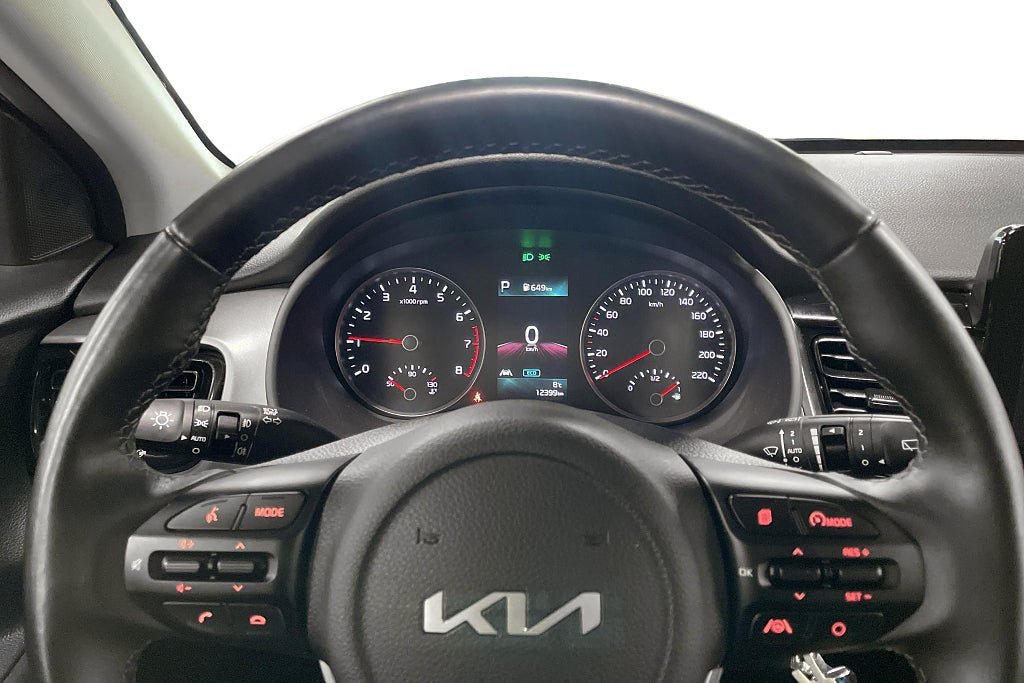 Vehicle Image 12
