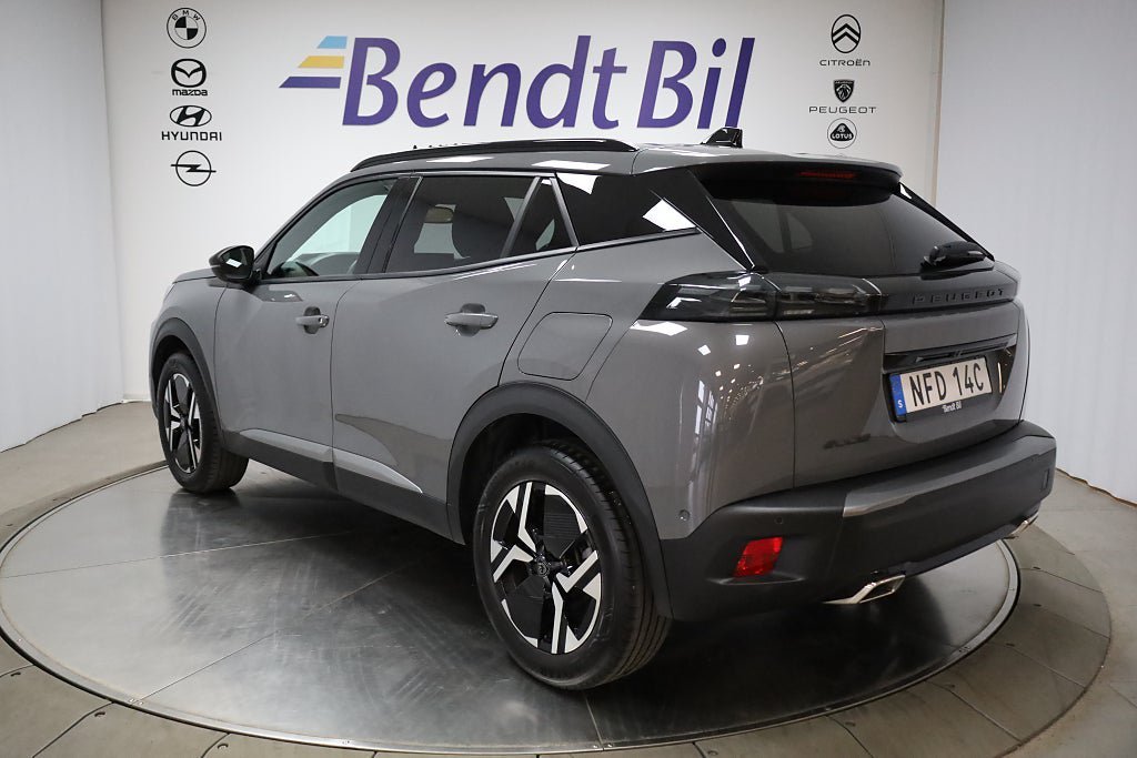 Vehicle Image 8