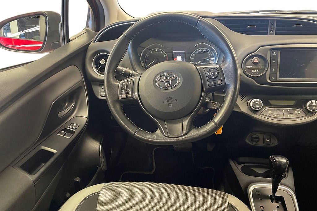 Vehicle Image 11