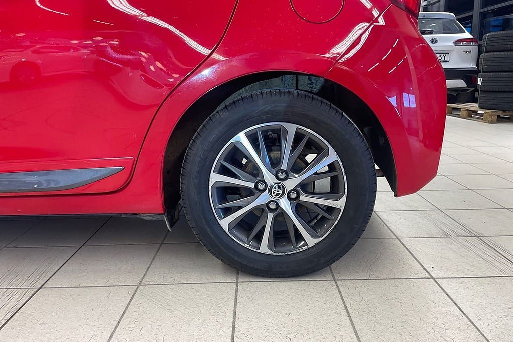 Vehicle Image 17