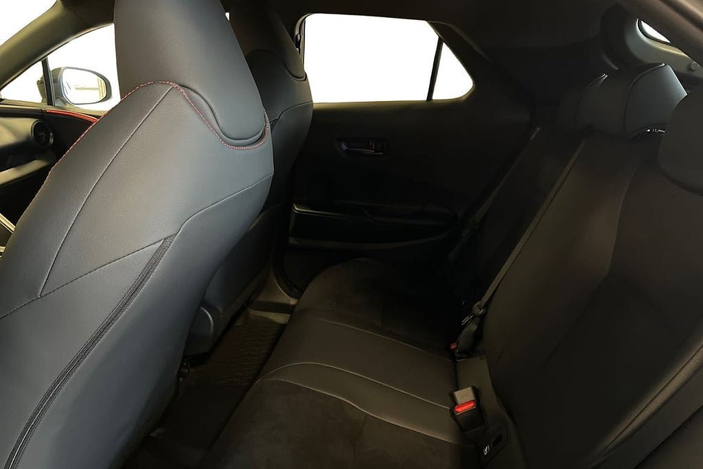 Vehicle Image 13