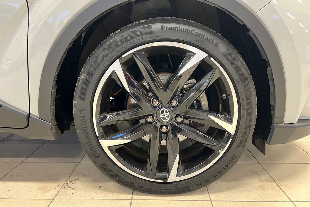 Vehicle Image 15