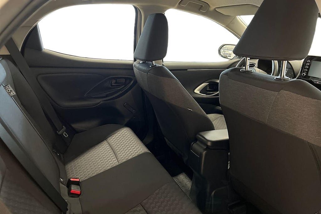 Vehicle Image 7