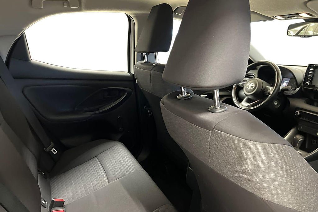 Vehicle Image 7