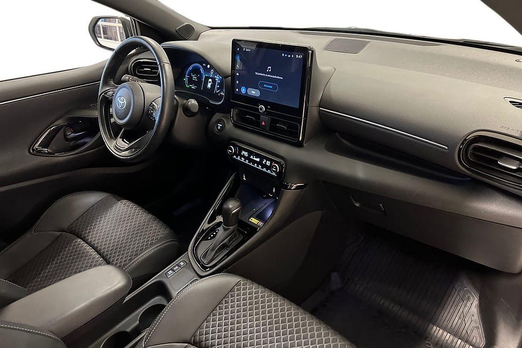 Vehicle Image 6