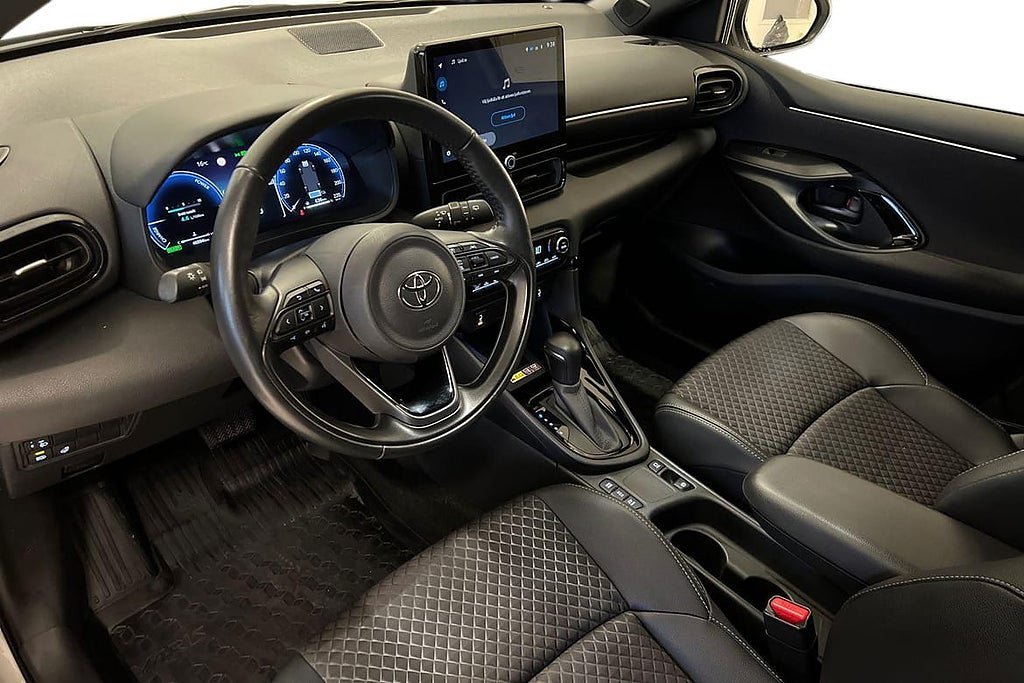 Vehicle Image 12