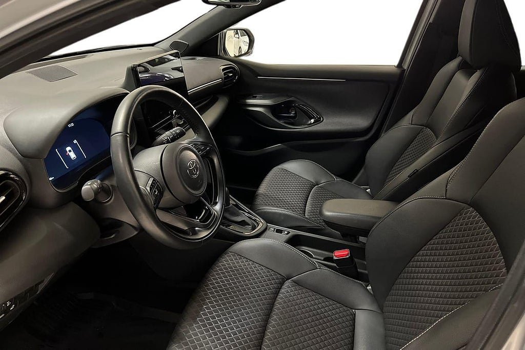 Vehicle Image 12