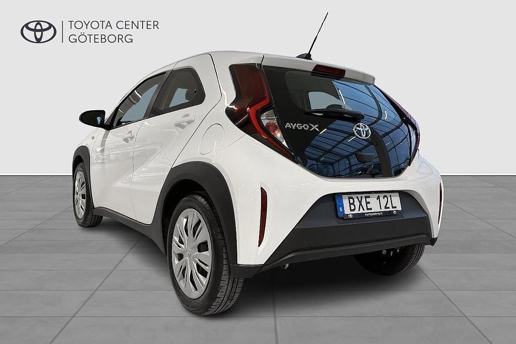 Vehicle Image 4