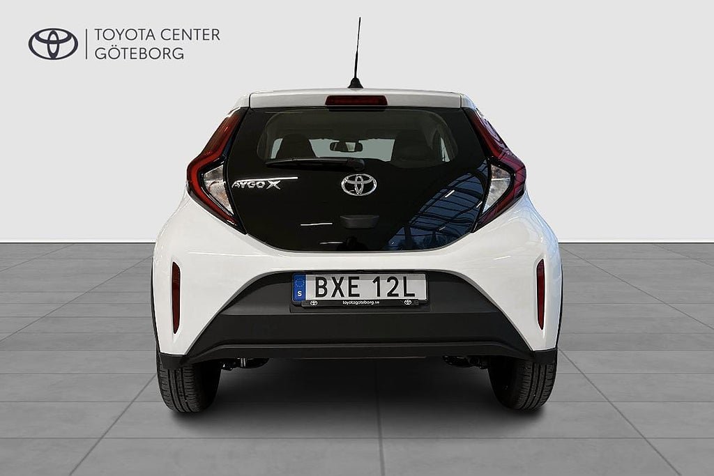 Vehicle Image 6
