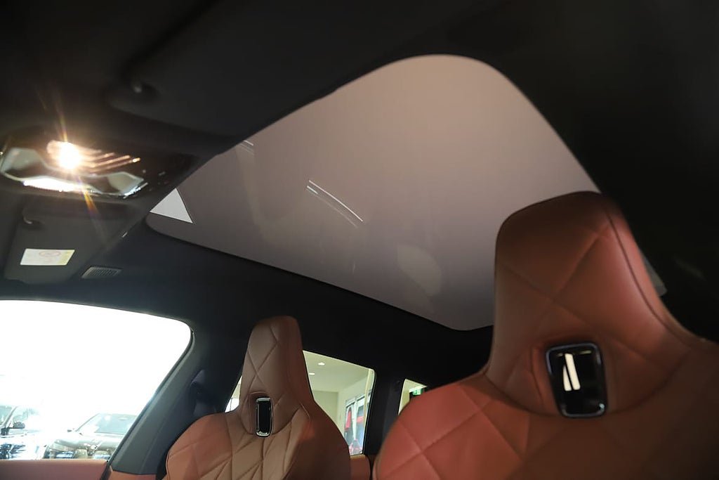 Vehicle Image 12