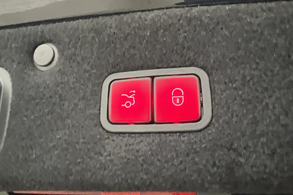 Vehicle Image 25