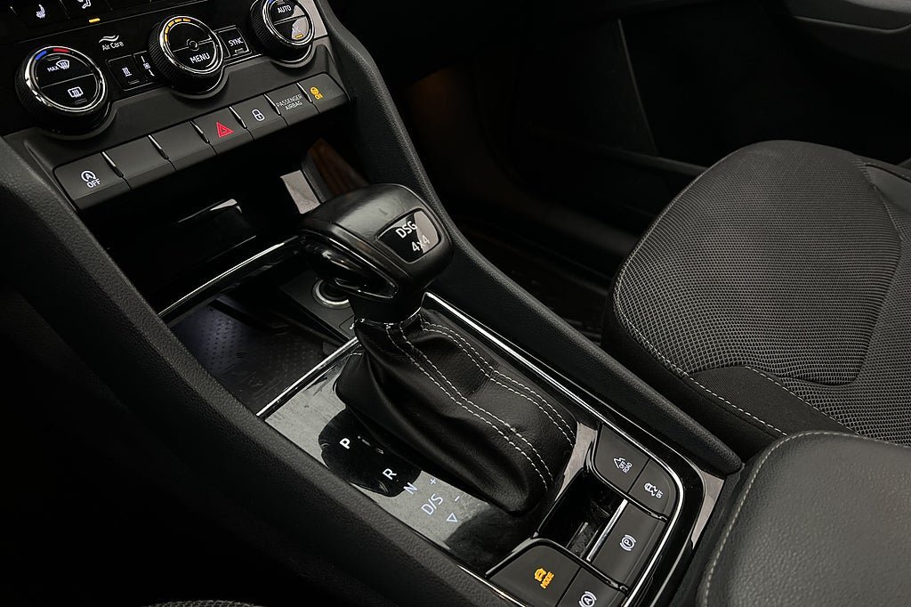 Vehicle Image 25