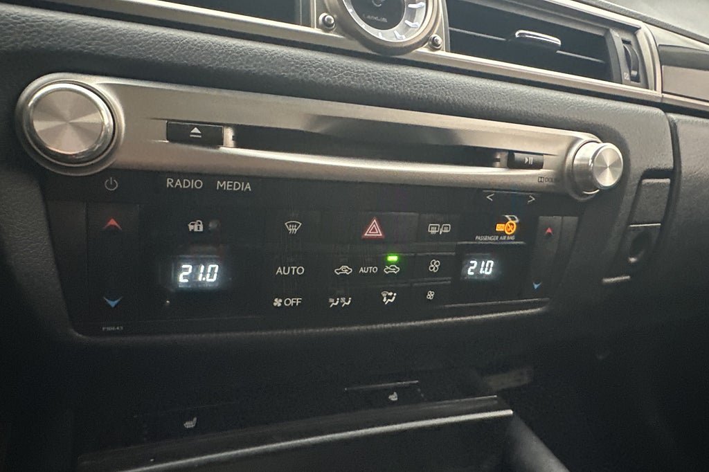 Vehicle Image 27