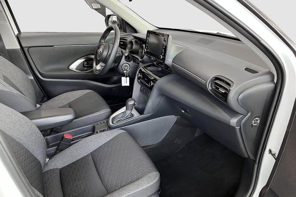 Vehicle Image 9