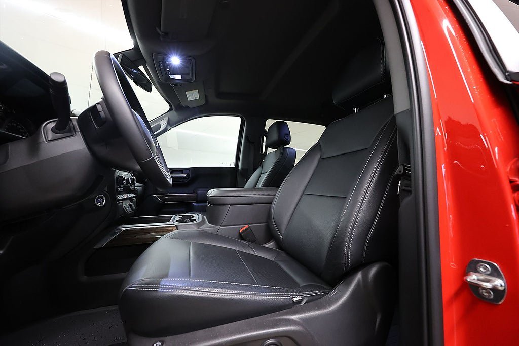 Vehicle Image 16