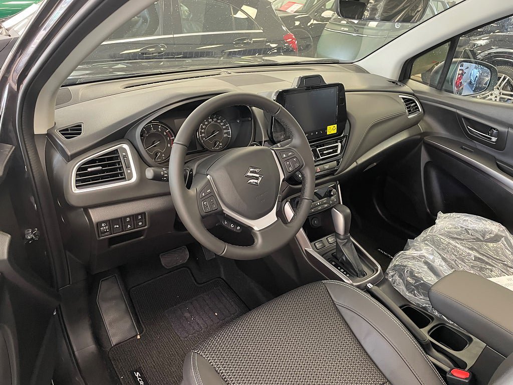 Vehicle Image 7