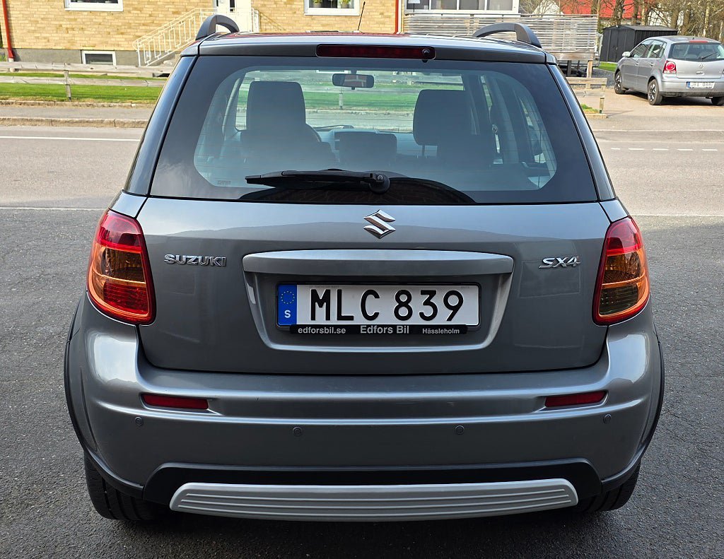 Vehicle Image 4