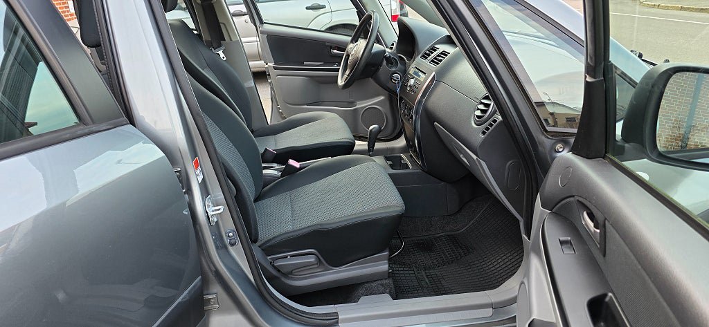 Vehicle Image 8