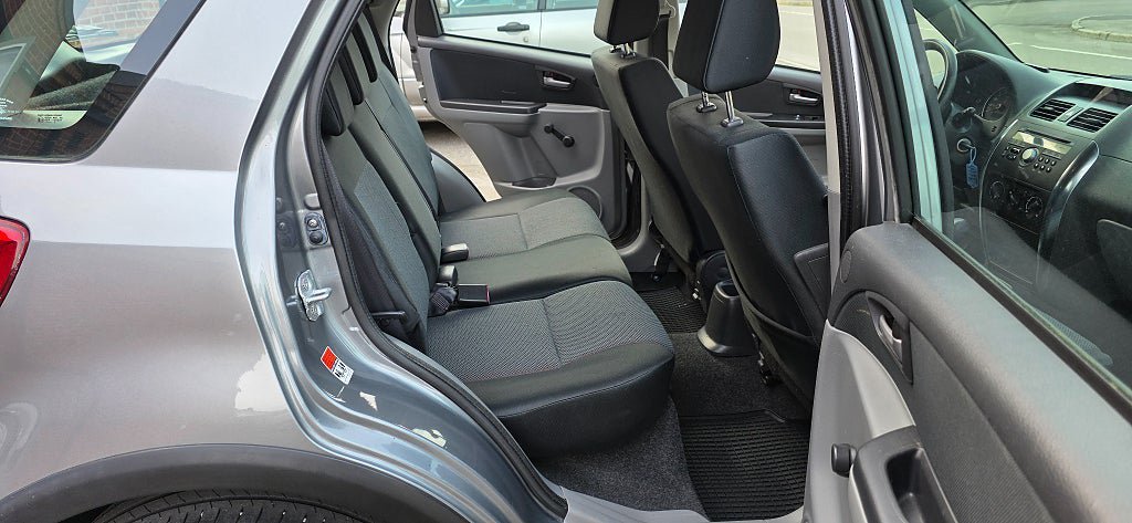 Vehicle Image 9