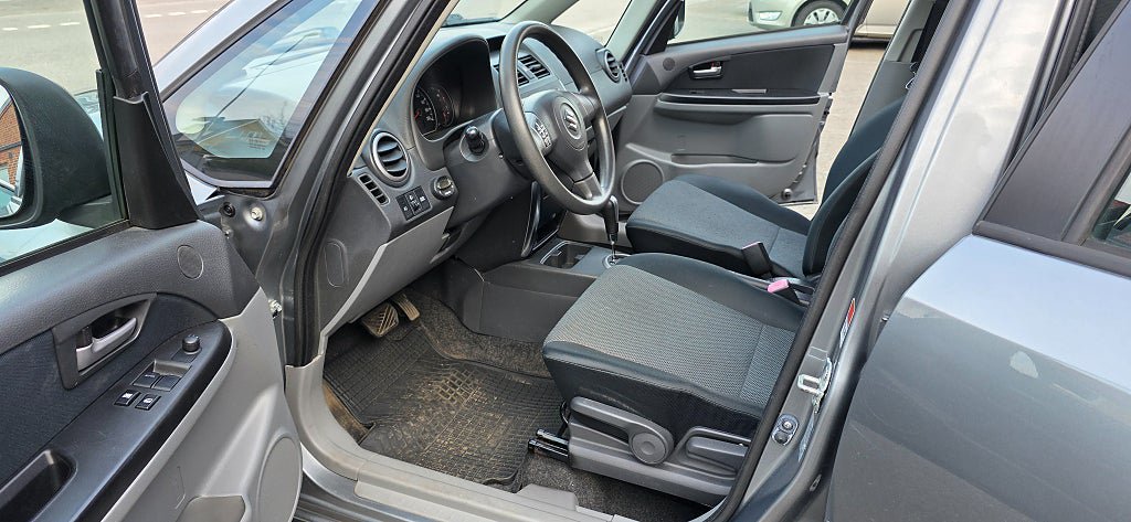 Vehicle Image 12