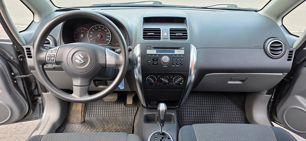 Vehicle Image 13
