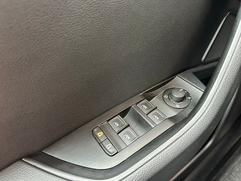 Vehicle Image 27
