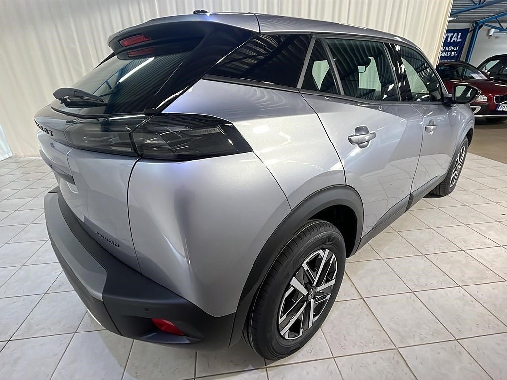 Vehicle Image 16