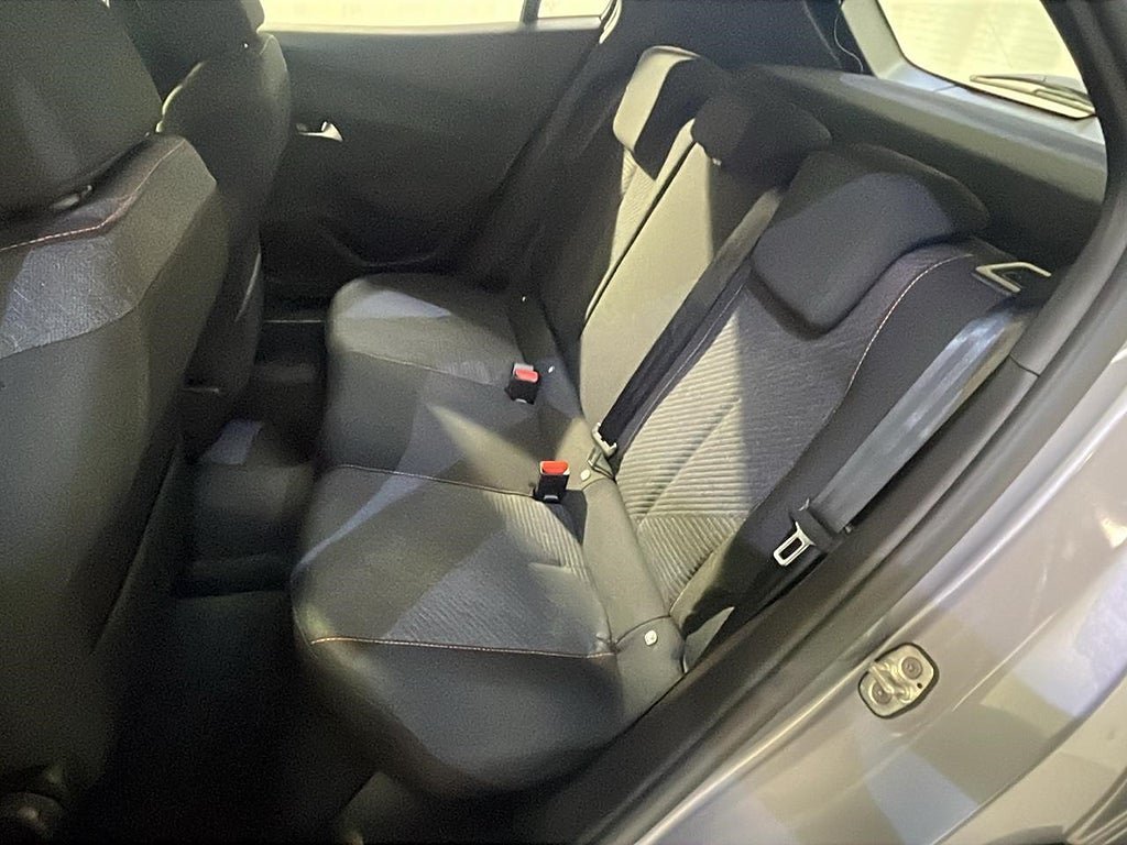 Vehicle Image 19