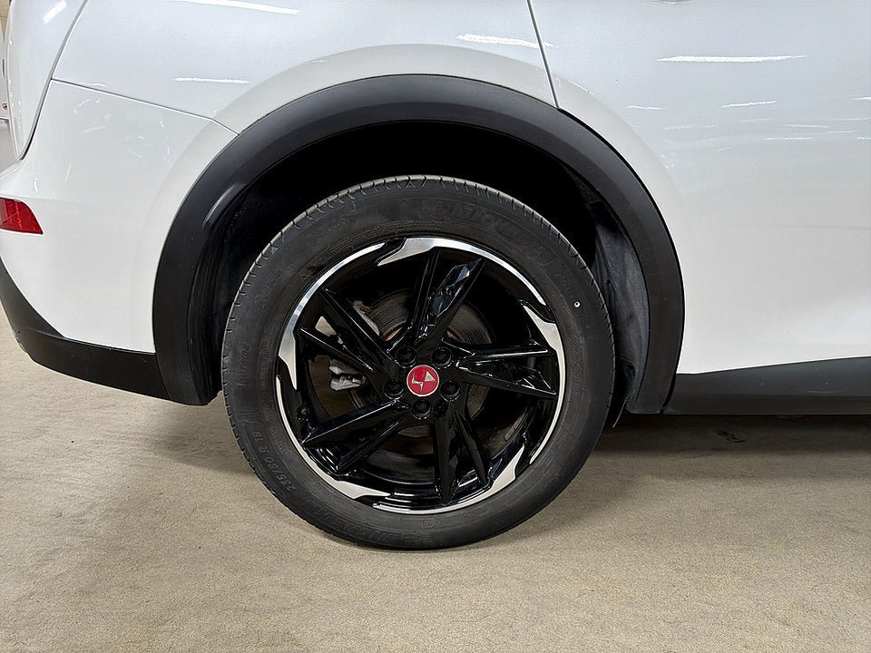 Vehicle Image 16