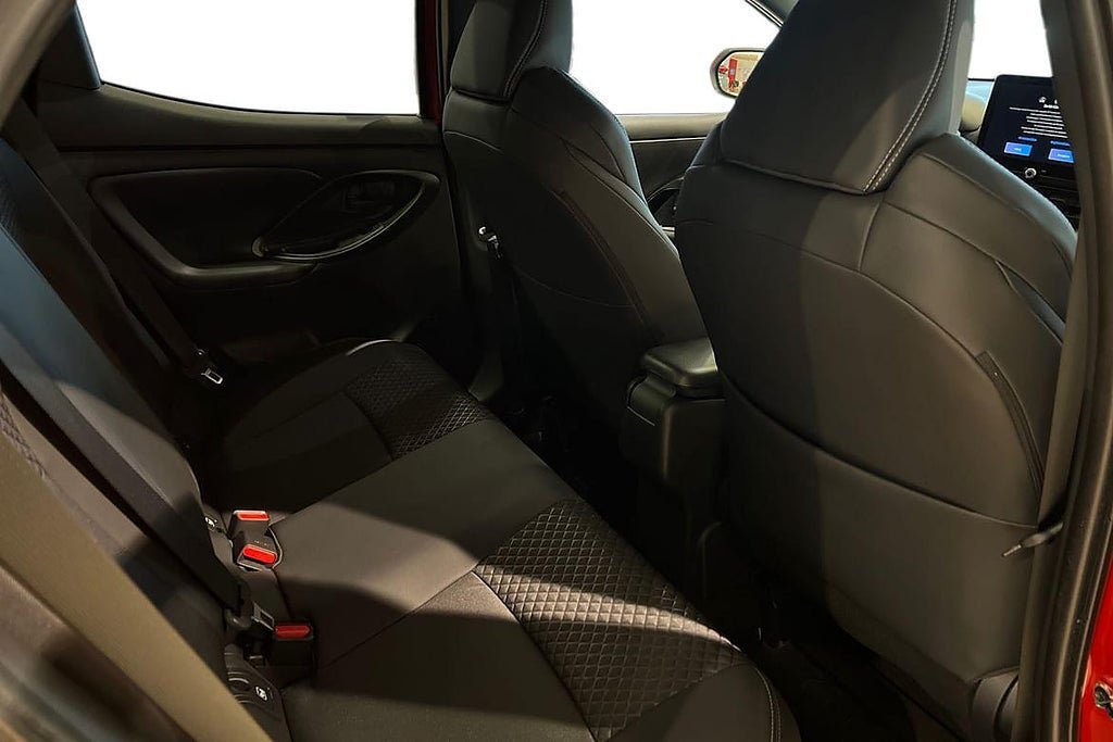 Vehicle Image 7