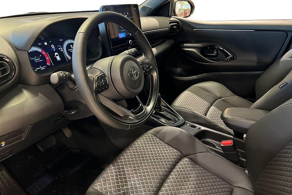 Vehicle Image 12
