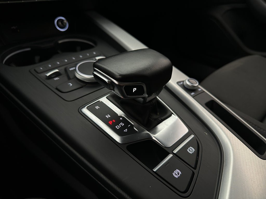 Vehicle Image 25