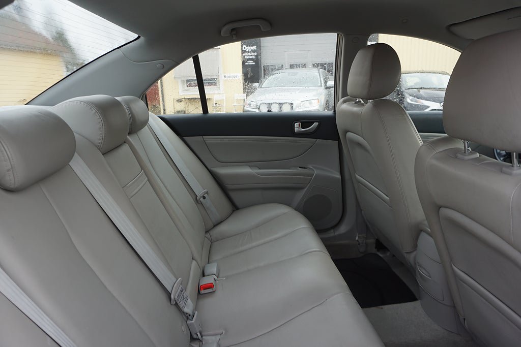 Vehicle Image 6