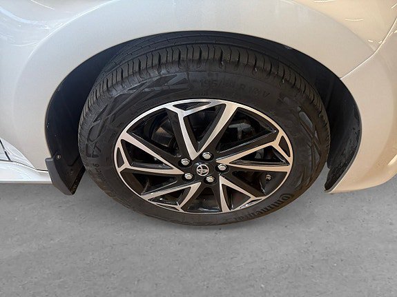 Vehicle Image 8