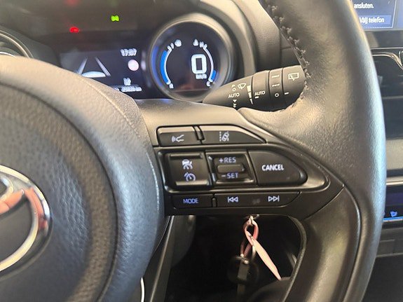 Vehicle Image 21