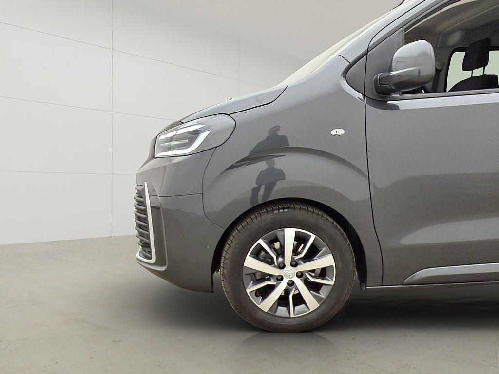 Vehicle Image 32