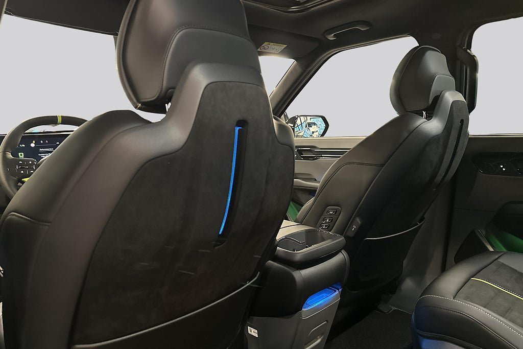 Vehicle Image 25
