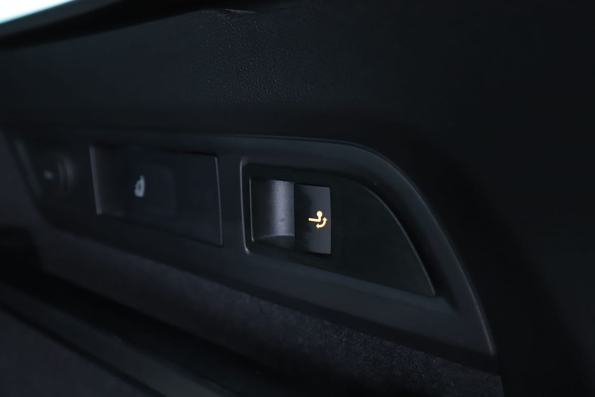Vehicle Image 33
