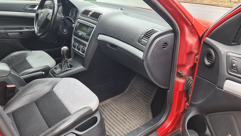 Vehicle Image 10