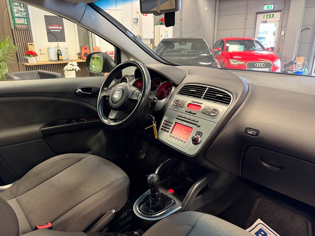 Vehicle Image 12