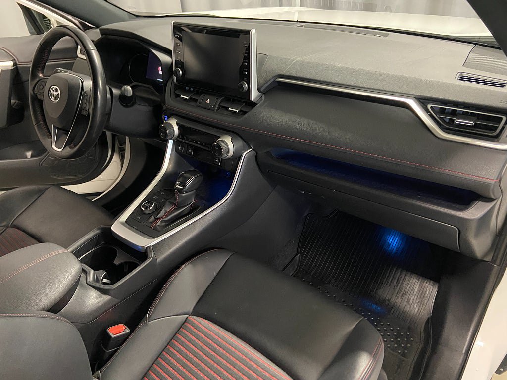Vehicle Image 16