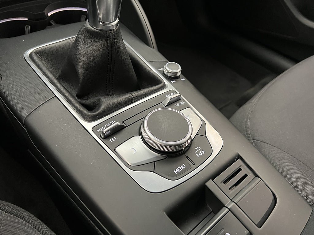 Vehicle Image 29