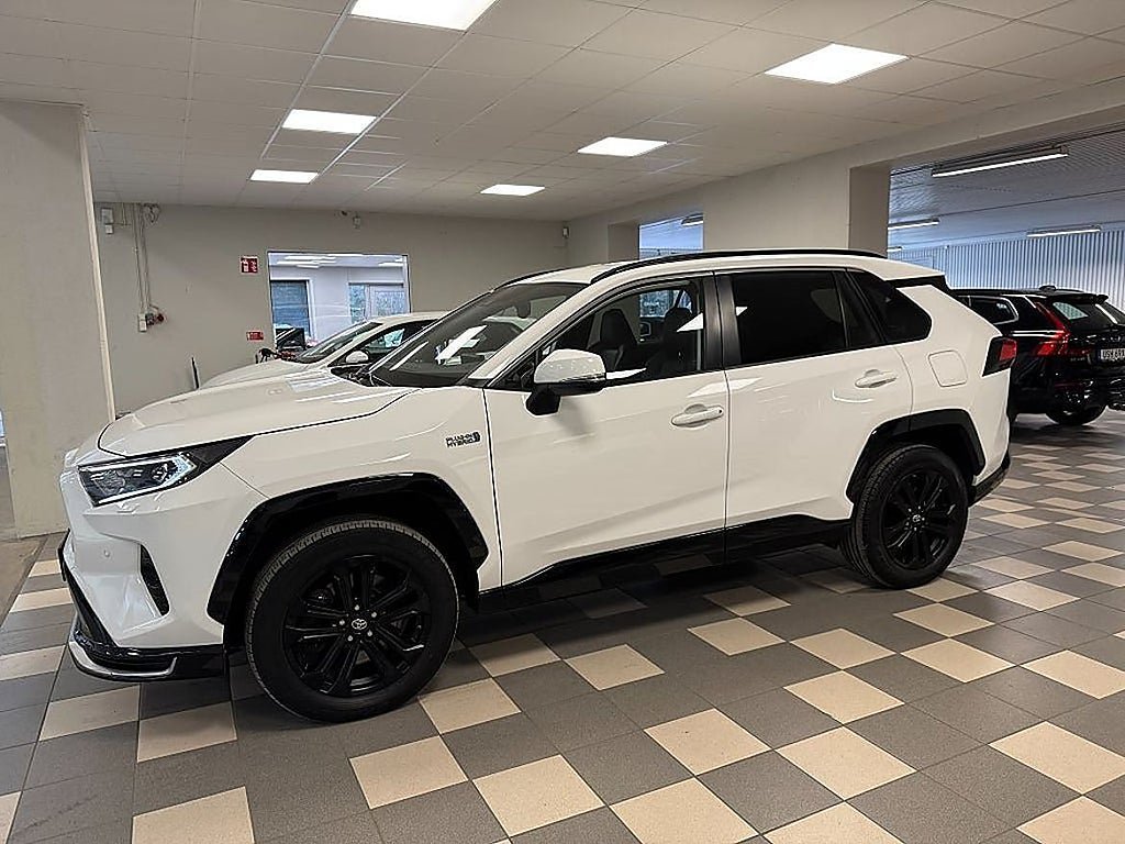 Vehicle Image 6