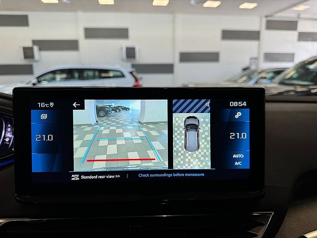 Vehicle Image 9