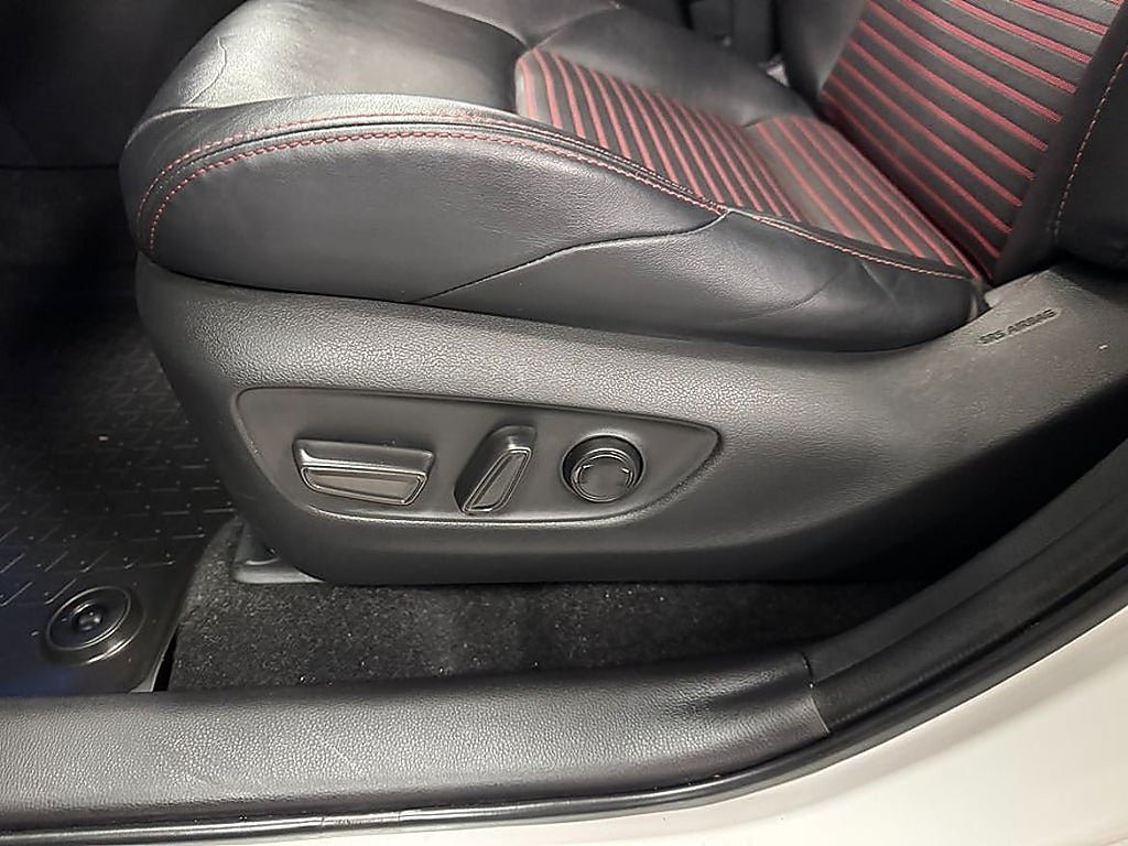 Vehicle Image 19