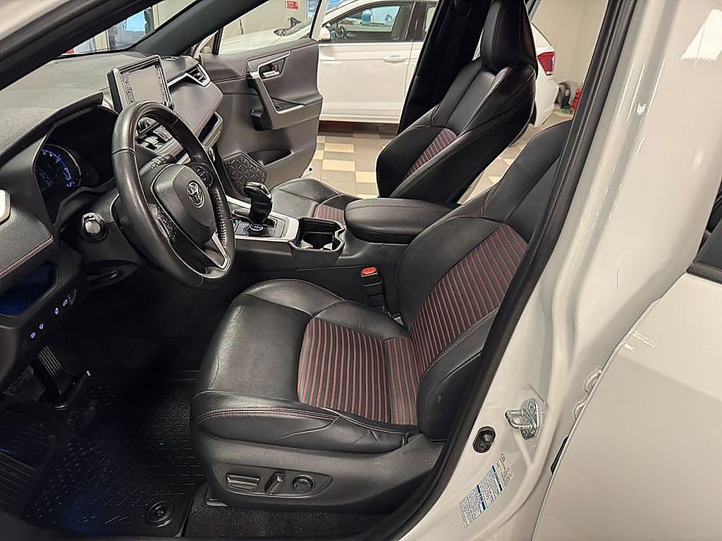 Vehicle Image 21