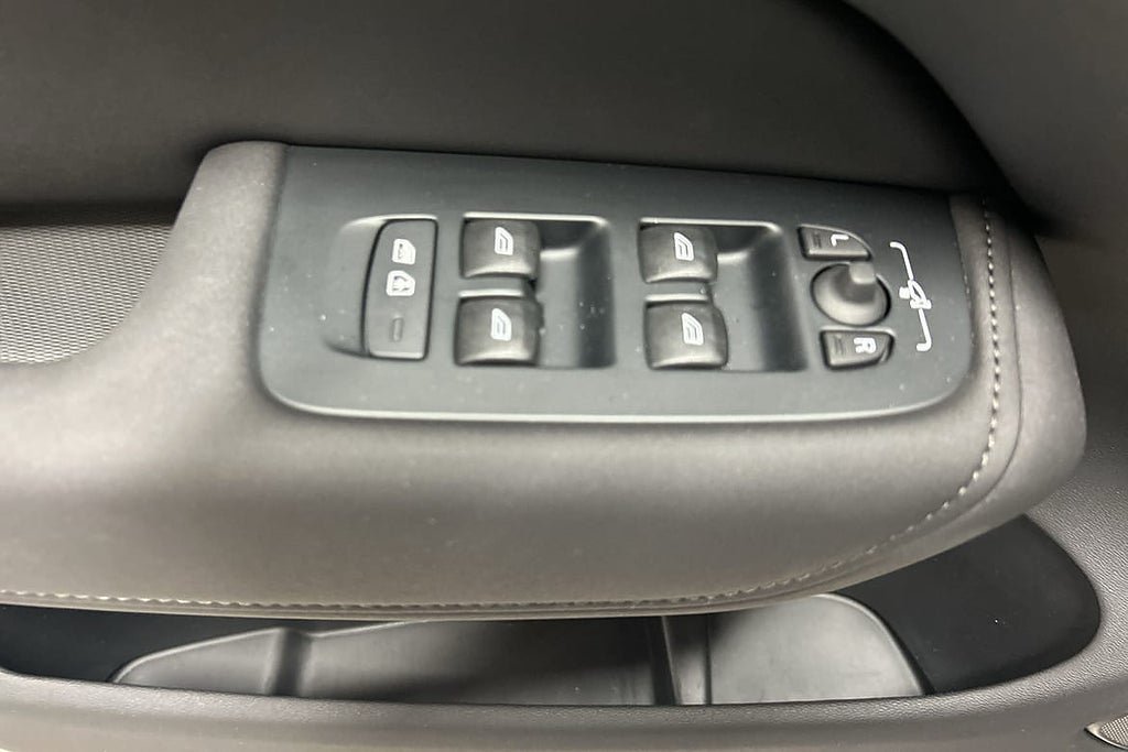 Vehicle Image 26