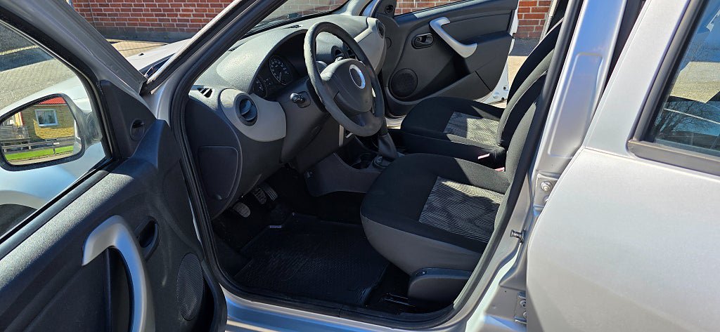 Vehicle Image 9