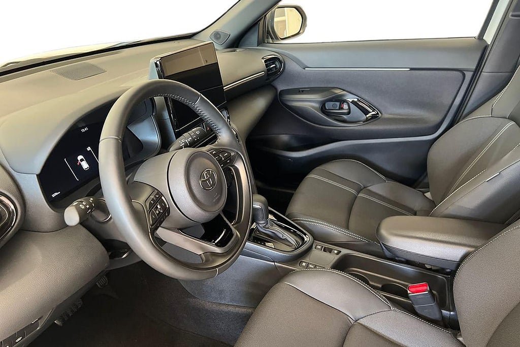 Vehicle Image 12