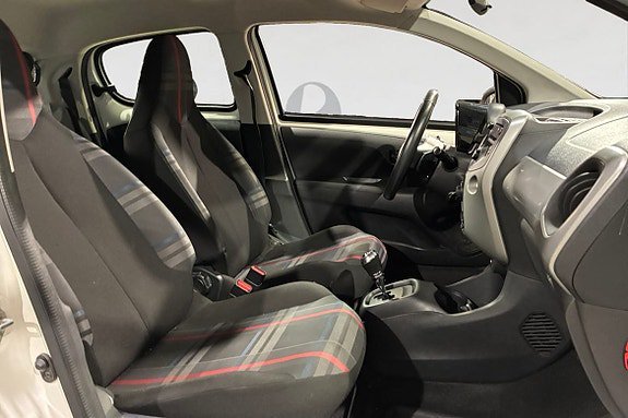 Vehicle Image 14